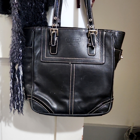 Black leather coach bag - Picture 1 of 9